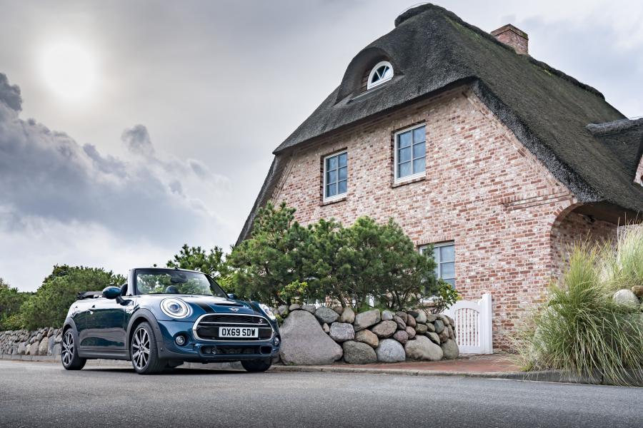  Mini Cooper S Cabrio Sidewalk (F57) 2020 года  (WW) (фото 12 из 53)